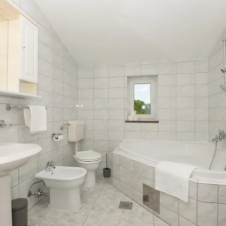Holiday 'old Oak' - With Pool, Garden With Fresh Vegetables And Private Forrest!