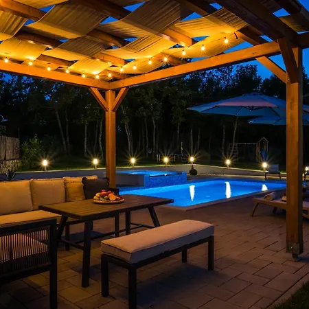 Holiday 'old Oak' - With Pool, Garden With Fresh Vegetables And Private Forrest!