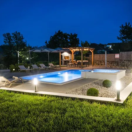 Holiday 'old Oak' - With Pool, Garden With Fresh Vegetables And Private Forrest! Villa Imotski
