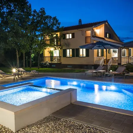 Holiday 'old Oak' - With Pool, Garden With Fresh Vegetables And Private Forrest! *