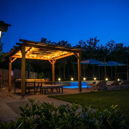 Holiday 'old Oak' - With Pool, Garden With Fresh Vegetables And Private Forrest! Villa *