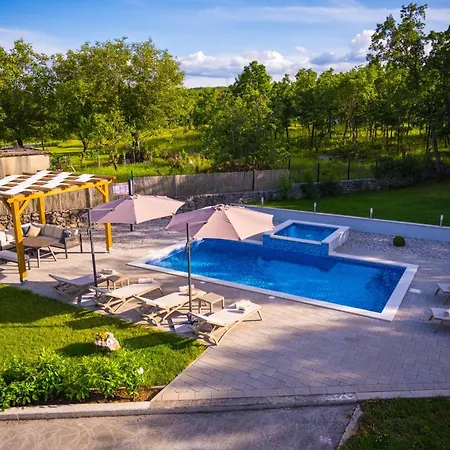 Holiday 'old Oak' - With Pool, Garden With Fresh Vegetables And Private Forrest! Imotski